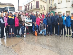 Arrancamos la campaña 2018/19 y estuvimos presentes en la V Fiesta Anual del Primer Aceite de Jaén celebrada en Úbeda, de la que nos vinimos con un muy buen sabor de boca por los resultados obtenidos y la buena acogida que ha tenido nuestro NUEVO AOVE SELECCIÓN ESPECIAL 'COSECHA TEMPRANA'.  Por último, para rematar la faena, el pasado día 25 de noviembre tuvimos el placer de recibir la visita de 80 amigos de la Asociación Vía Verde Linares-Baeza-Utiel, lo que supone la primera página en nuestra apuesta por 